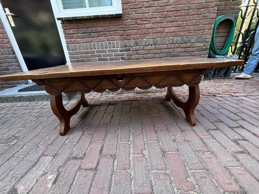 Rustieke engelse eikenhout tafel met sierlijk houtsnijwerk, Ophalen