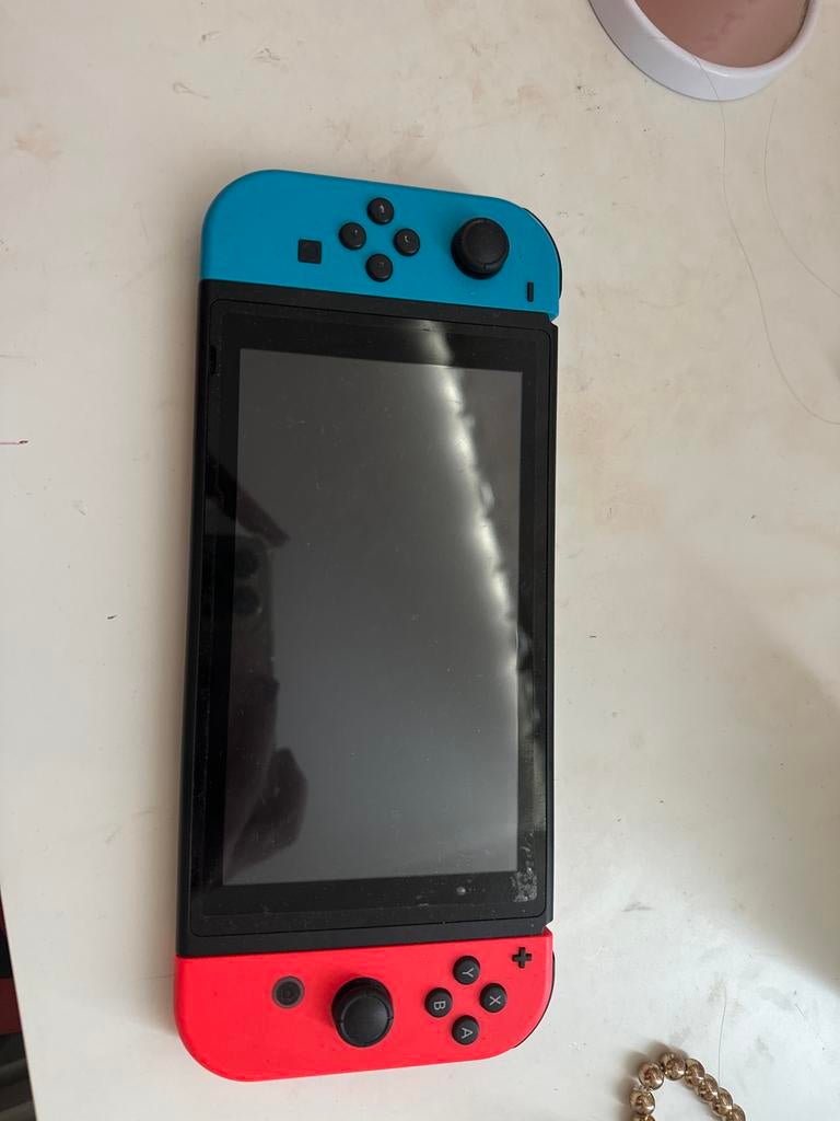 Nintendo Switch - Blauw/Rood Joy-Cons, Spelcomputers en Games, Spelcomputers | Nintendo Switch, Ophalen, Zo goed als nieuw, Met 2 controllers