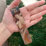 Alphonse Mucha de dans Stoffen Jugendstil Sleutelhanger, Ophalen of Verzenden, Nieuw
