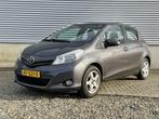 Toyota Yaris 1.3 VVT-i Aspiration [ camera,airco,lmv ], Auto's, Voorwielaandrijving, Euro 5, Zwart, 4 cilinders