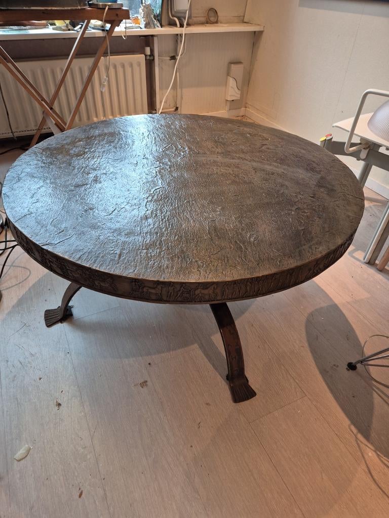 Grote Vintage Messing Salontafel met Romeins Reliëf, Antiek en Kunst, Antiek | Meubels | Tafels, Ophalen