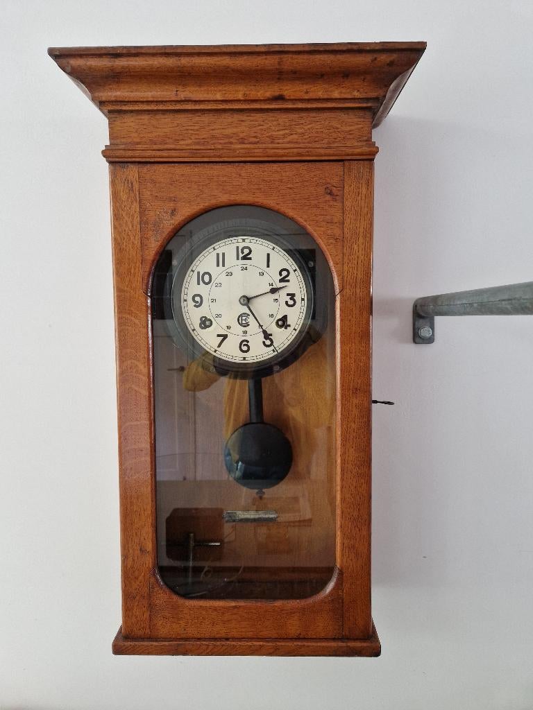 Goed lopende oude klok, kan hangen of staan, Ophalen, Minder dan 50 cm, Gebruikt, 75 cm of meer