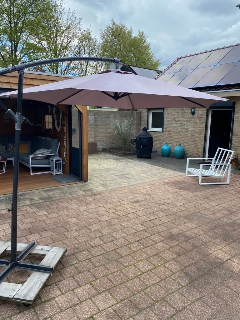 Zweef parasol 240 cm grijs, Tuin en Terras, Parasols, Ophalen, Verstelbaar, Gebruikt, 2 tot 3 meter