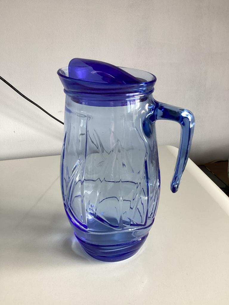 Blauwe glazen waterkan / sapkan met deksel, Ophalen of Verzenden, Glas, Overige typen, Gebruikt