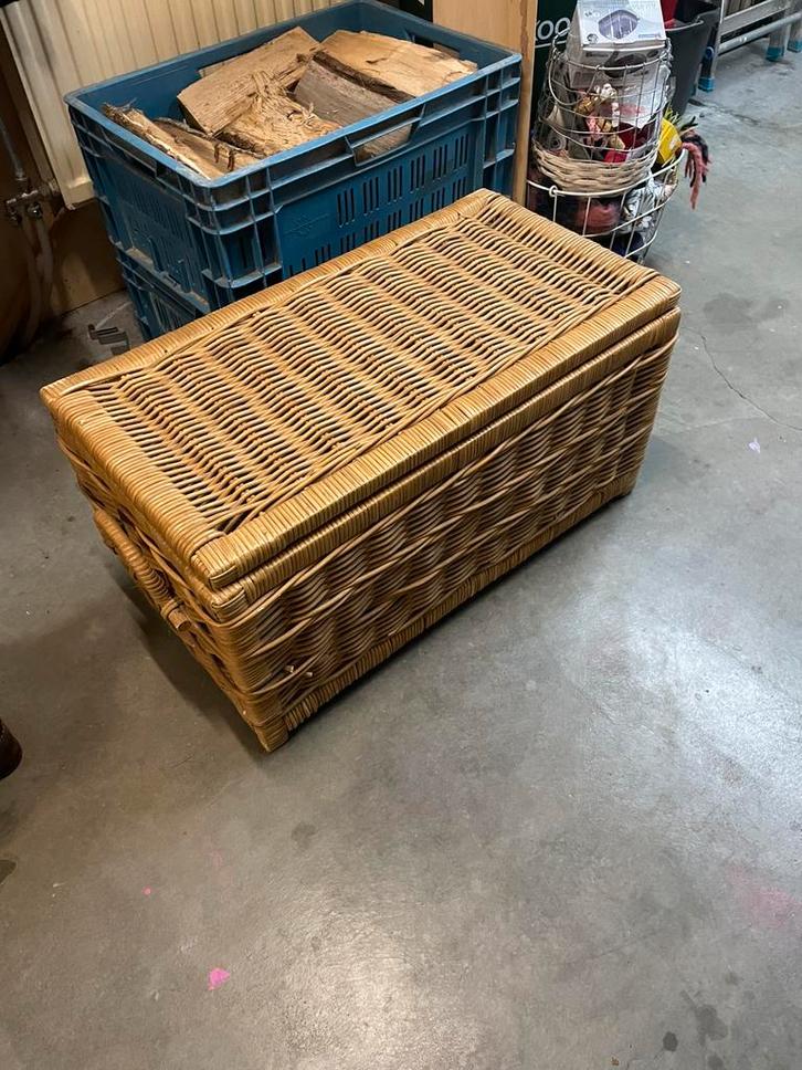 Rieten mand met deksel, Huis en Inrichting, Woonaccessoires | Schalen en Manden, Rond, Riet, Ophalen