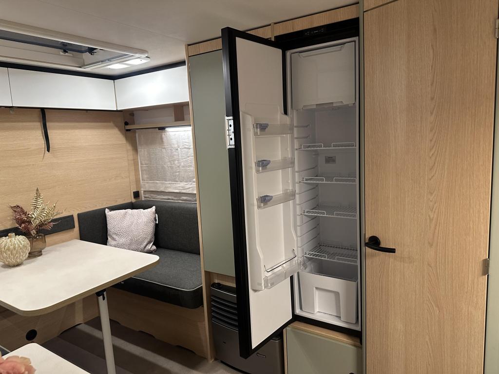 LMC Style 400 F, 1500 kg en premium matrassen, Caravans en Kamperen, Caravans, Standaardzit, Bedrijf, 4 tot 5 meter, Schokbreker