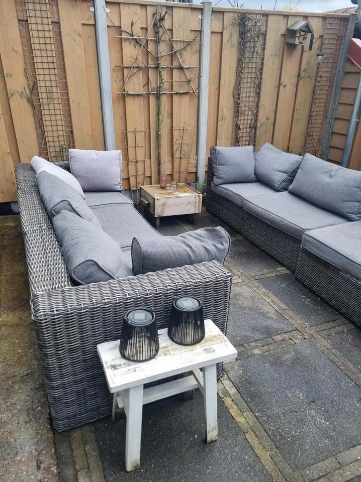 Loungebank met kussens - Wicker, Tuin en Terras, Tuinsets en Loungesets, Gebruikt, Loungeset, Wicker, 5 zitplaatsen, Bank, Bijzettafel