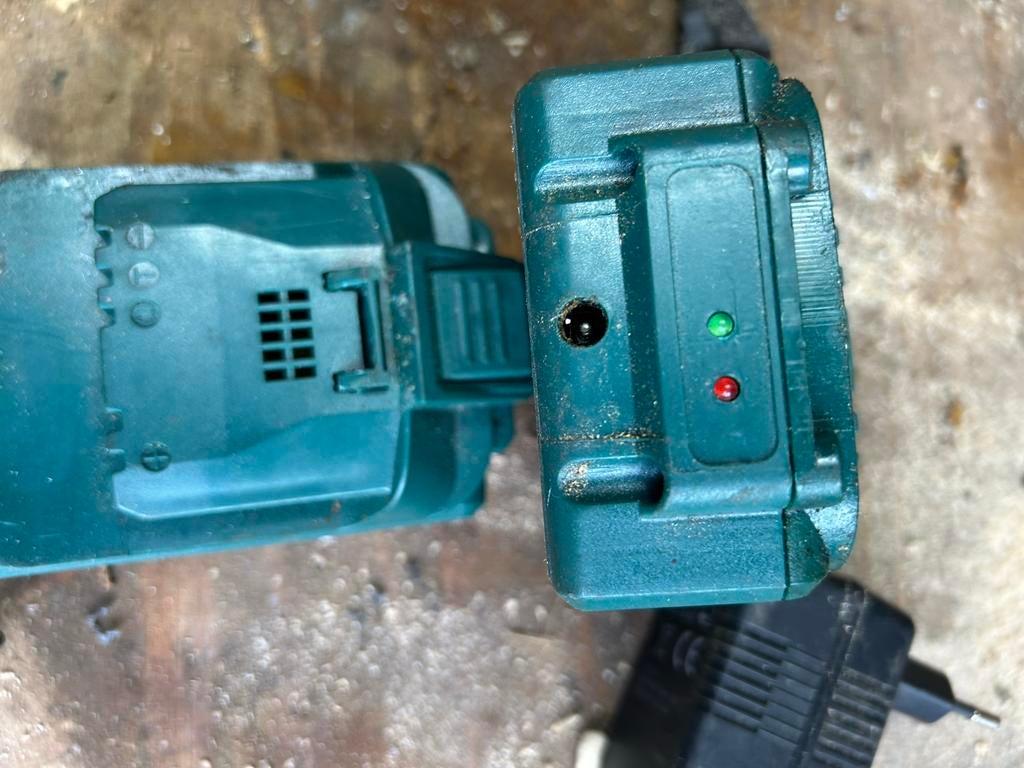 2x Verto 18V 1.3Ah accu met lader, Ophalen, Gebruikt