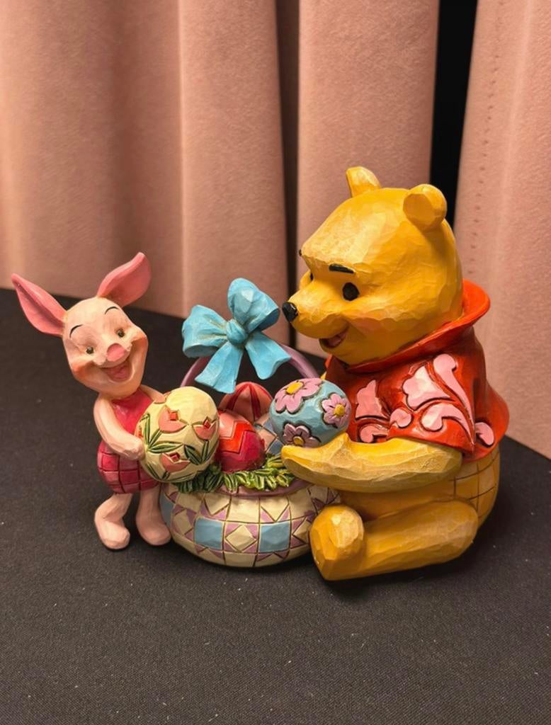 Disney Traditions Winnie the Pooh & Piglet ‘Spring Surprise’, Ophalen of Verzenden, Zo goed als nieuw, Dier
