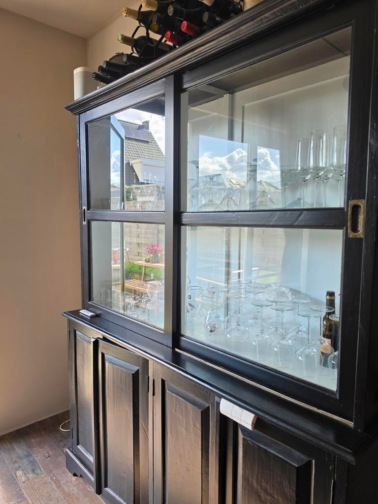 Zwarte servieskast (oorspronkelijk teak), Huis en Inrichting, Kasten | Buffetkasten, Ophalen, Modern, Klassiek, 100 tot 150 cm