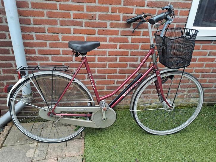 Damesfiets 28 inch met mandje, Fietsen en Brommers, Fietsen | Dames | Damesfietsen, Gebruikt, Overige merken, Versnellingen, 53 tot 56 cm