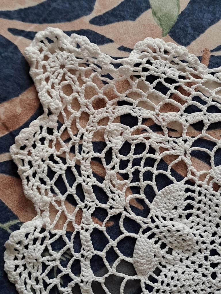 Vintage vierkant gehaakt tafelkleed
82 x 82 cm, 50 tot 100 cm, Vierkant, Zo goed als nieuw, N.v.t