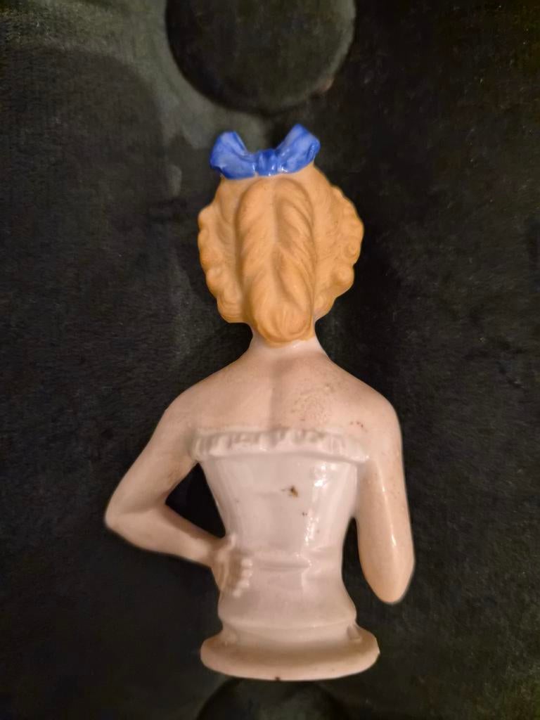 Antieke porseleinen half doll, 8,5 cm, Ophalen of Verzenden