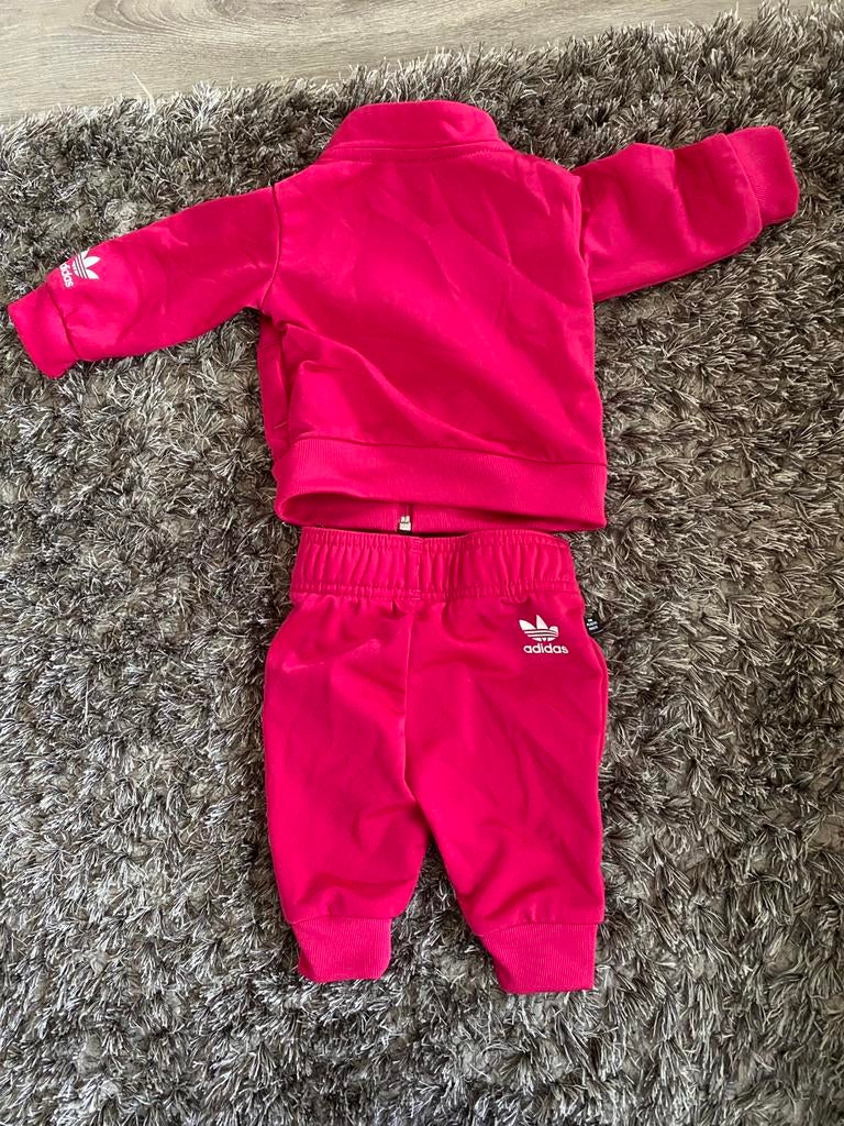 Adidas trainingspak baby maat 62, Ophalen of Verzenden, Zo goed als nieuw, Jongetje of Meisje, Pakje