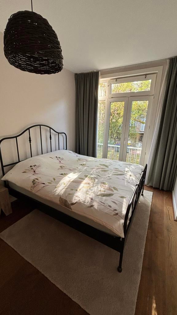 Ikea tweepersoonsbed 160x200 met zwart stalen frame, Ophalen, Gebruikt, Zwart, Tweepersoons