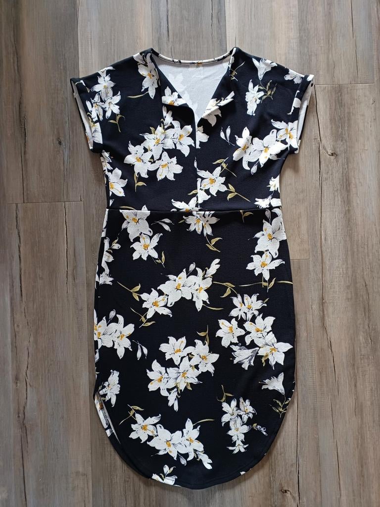 Zwarte zomerjurk met bloemen van Shein, maat M, Maat 38/40 (M), Zwart, Ophalen of Verzenden, Zo goed als nieuw