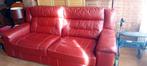 Comfortabele rode leren tweezitsbank, Gebruikt, 150 tot 200 cm, Tweepersoons, Ophalen of Verzenden