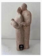 By wendela, Brocante stenen beeld man vrouw met baby, 20 cm, Ophalen of Verzenden