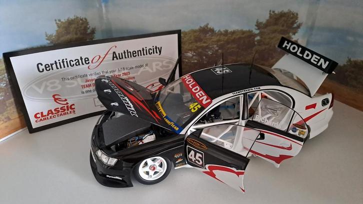 Holden Commodore Team Dynamik van Classic carlectables, Hobby en Vrije tijd, Modelauto's | 1:18, Zo goed als nieuw, Auto, Overige merken