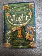 Angie Sage Vlught Boek Twee. Hardcover. In zeer nette staat, Boeken, Ophalen of Verzenden, Zo goed als nieuw