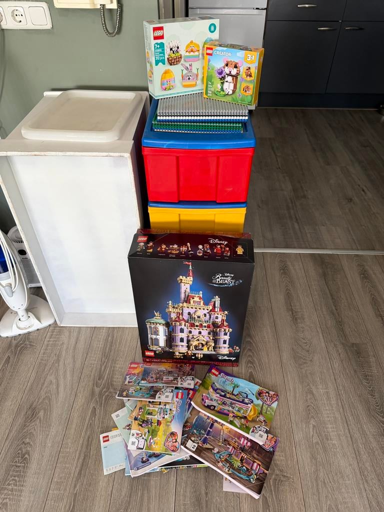 lego heel veel friends,belle en het beest kasteel 43263 enz, Ophalen of Verzenden, Zo goed als nieuw