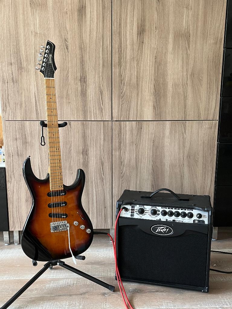 Elektrische gitaar plus Peavey VYPYR  VIP-1 versterker, Muziek en Instrumenten, Snaarinstrumenten | Gitaren | Elektrisch, Gebruikt