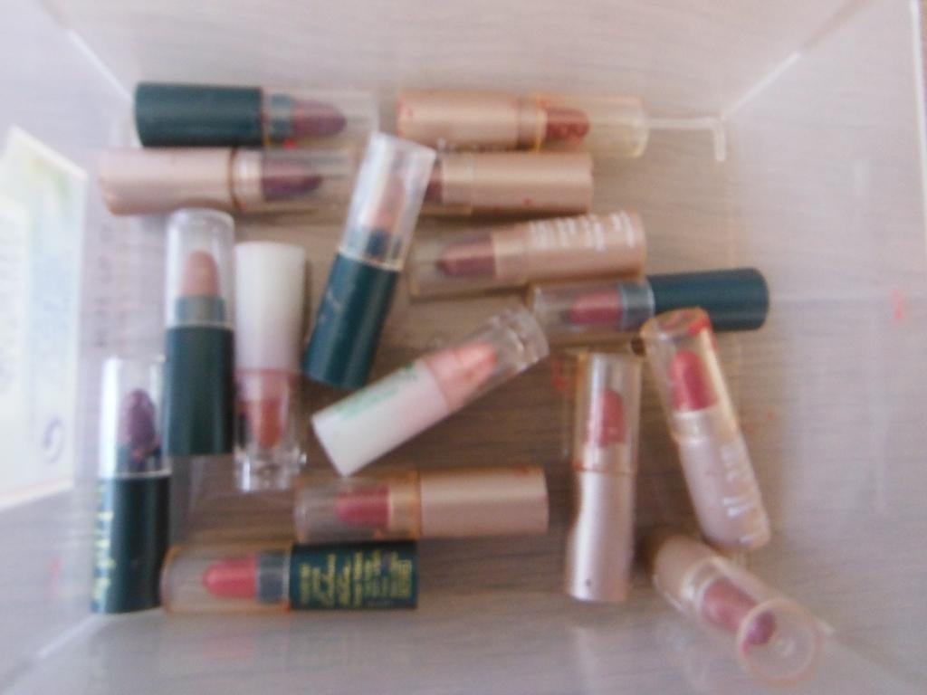 16 mini proef lipsticks van Yves Rocher, Verzenden, Nieuw, Make-up, Overige kleuren