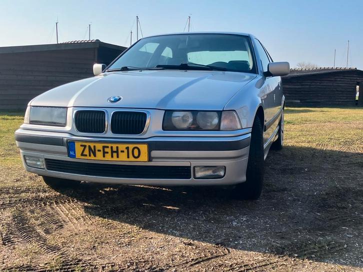 Lichte schade: BMW E36  1.9 I 316 Compact AUT 1999 Grijs, Auto's, BMW, Bedrijf, 3-Serie, Benzine, Hatchback, Automaat, Origineel Nederlands