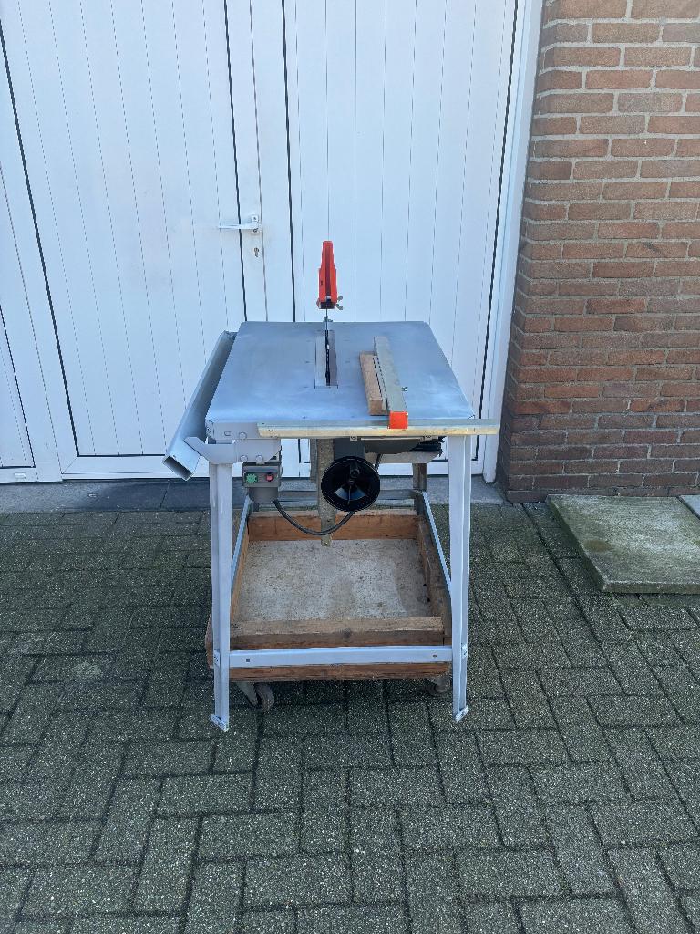 zaagtafel op 230 v, Ophalen, Gebruikt, Cirkelzaag, 70 mm of meer