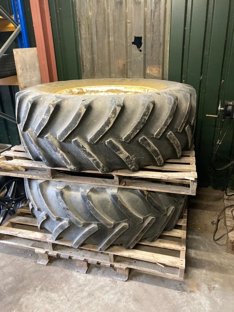 Banden 540/65r34 en landbouwvelgen 8 gaats, Zakelijke goederen, Agrarisch | Onderdelen | Banden, Velgen en Assen, Ophalen of Verzenden
