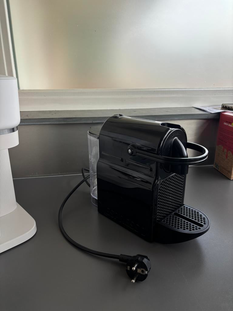 Nespresso Inissia koffiezetapparaat, Witgoed en Apparatuur, Koffiezetapparaten, Gebruikt, Espresso apparaat, Ophalen of Verzenden