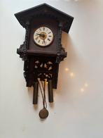 Zwarts walser klokje met koperen gewichtjes, Ophalen of Verzenden