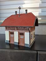 POLA G TOILETHUIS 330903 GEBOUWD LXBXH 240X200X260MM, Hobby en Vrije tijd, Modeltreinen | H0, Gelijkstroom of Wisselstroom, Brug, Tunnel of Gebouw