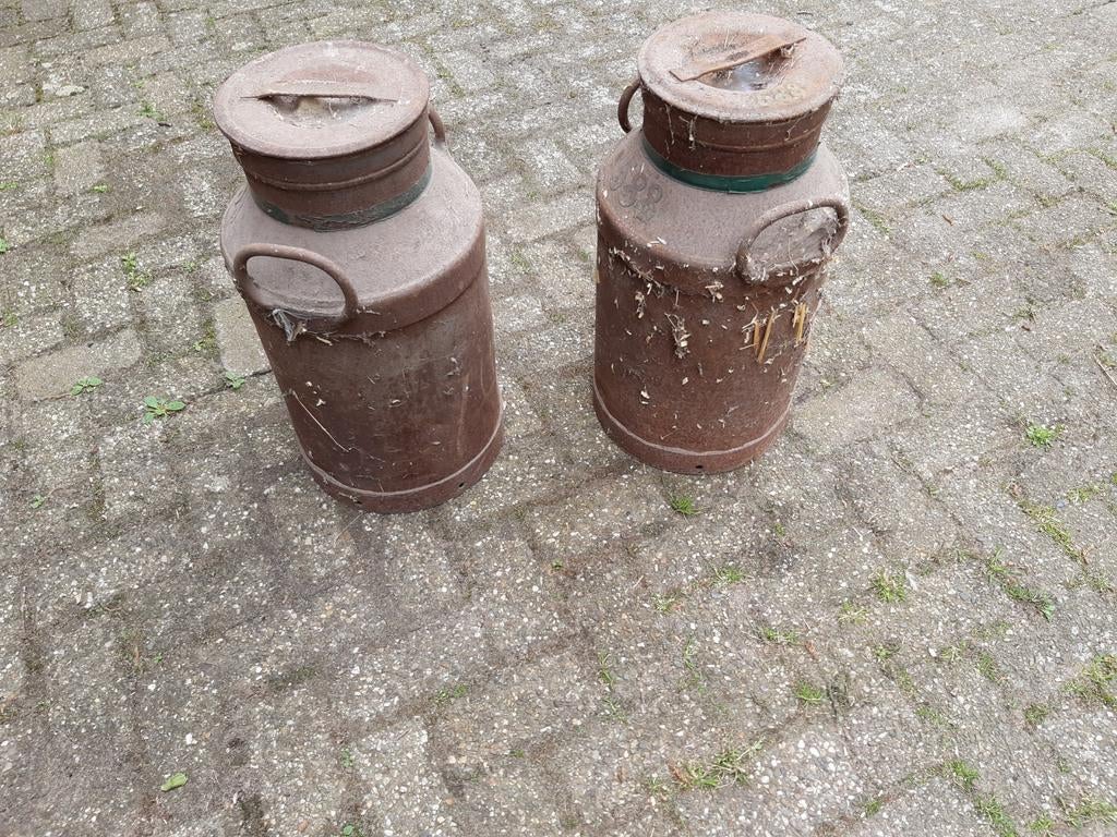 2 melkbussen, Ophalen of Verzenden