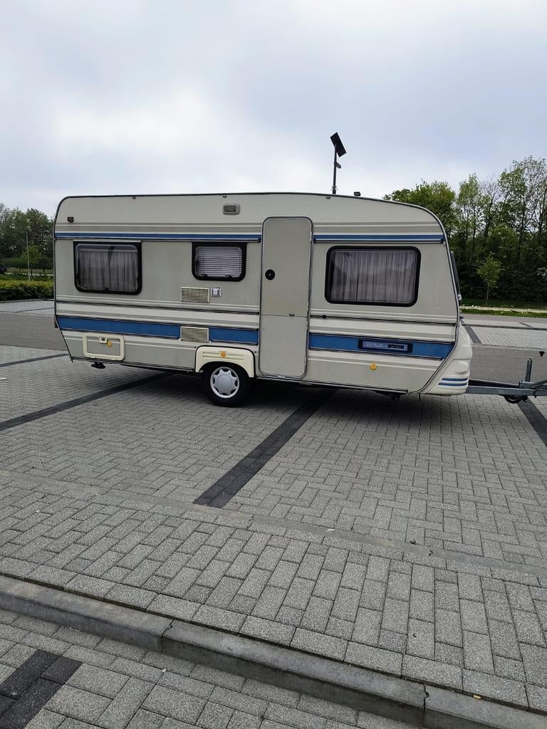 Wilk 450 De Luxe Caravan  met luifel voortent fietsendrager, Caravans en Kamperen, Standaardzit, Omvormbare zithoek, Luifel, Particulier