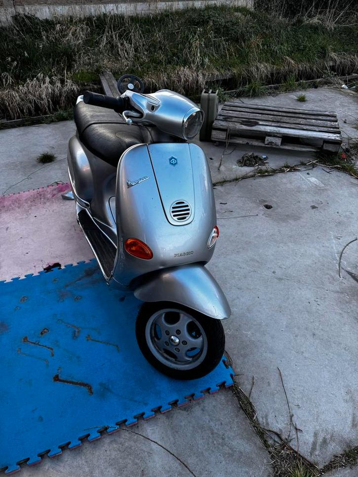 Vespa ET4 125cc, Fietsen en Brommers, Snorfietsen en Snorscooters, Gebruikt, Vespa, Benzine, Ophalen