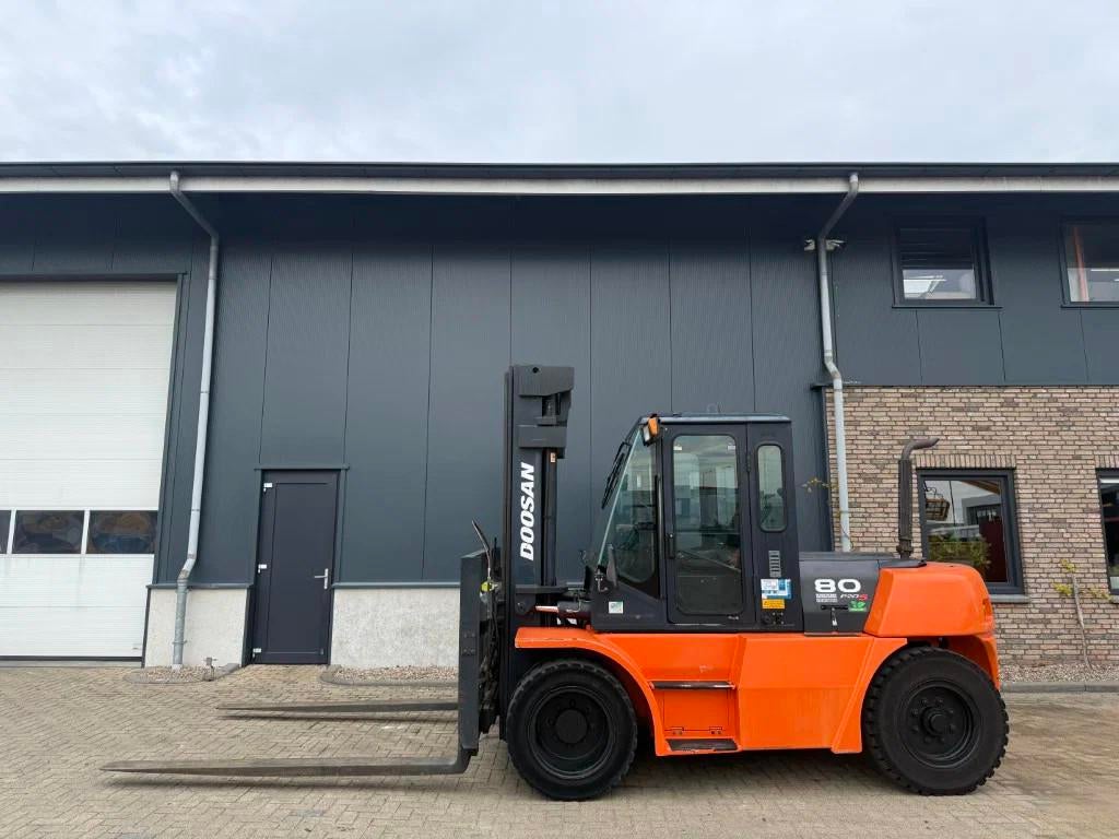 Doosan D80S-5 Triplex Sideshift Positioner Freelift 8 ton Di, Zakelijke goederen, Machines en Bouw | Heftrucks en Intern transport