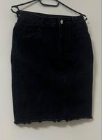 Zwarte denim rok met gerafelde zoom maat M (nieuw), Ophalen of Verzenden, Nieuw