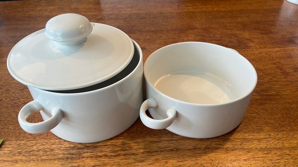Wedgewood stonehenge midwinter plain white 2 dekschalen, Verzamelen, Ophalen of Verzenden, Gebruikt, Porselein