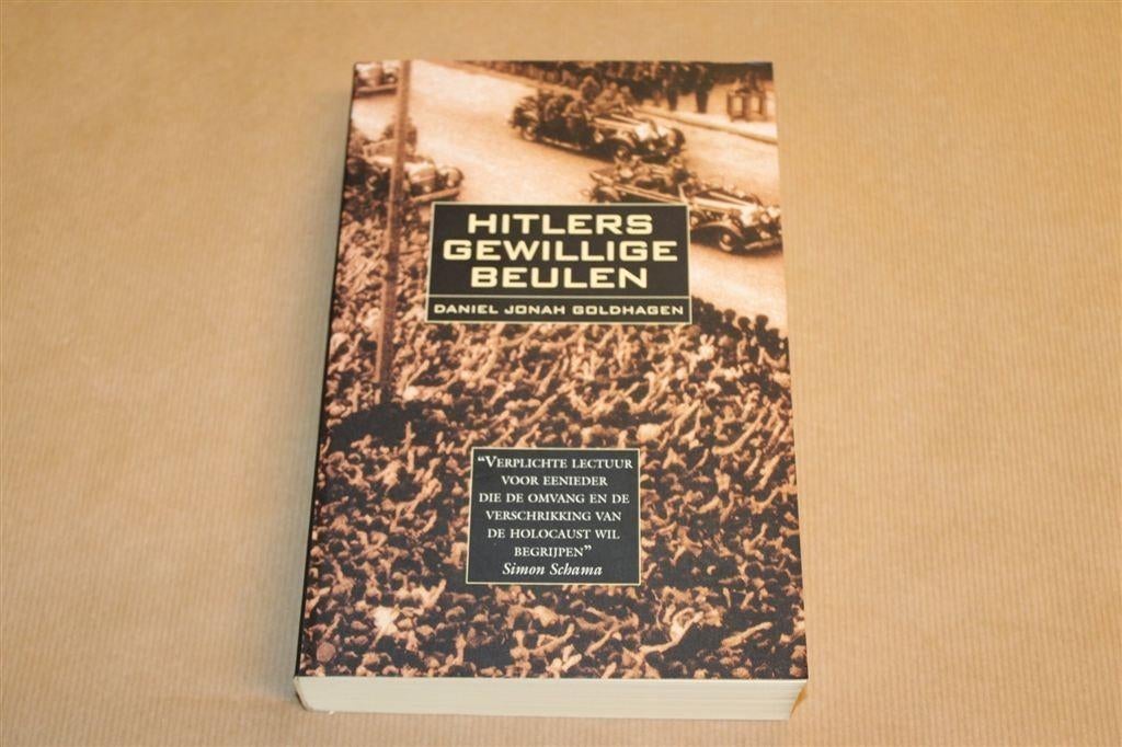 Hitlers Gewillige Beulen — WOII Holocaust, Geïllustreerd, Ophalen of Verzenden, Tweede Wereldoorlog, Gelezen, Overige onderwerpen