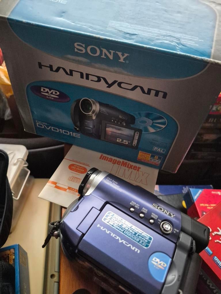 Sony handycam DVD101E DCR incl. 3 batterijen, Ophalen of Verzenden, Zo goed als nieuw, Sony, 20x of meer