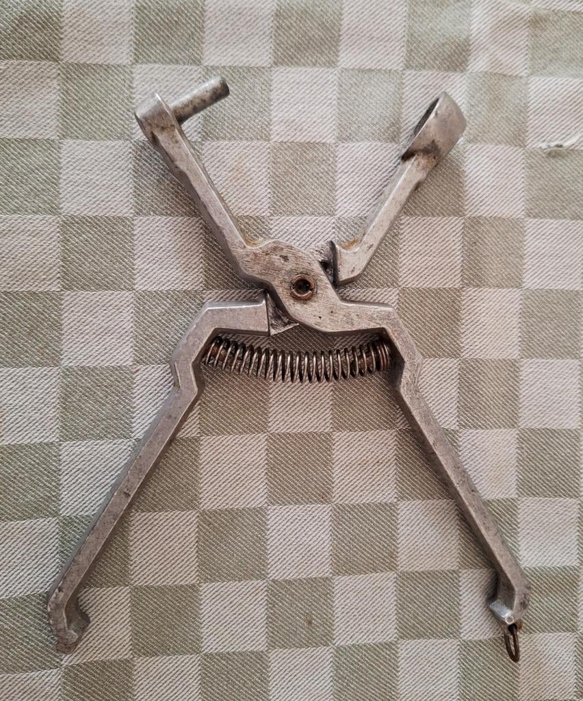 Robuuste vintage franse kersen/olijven ontpitter, Ophalen of Verzenden