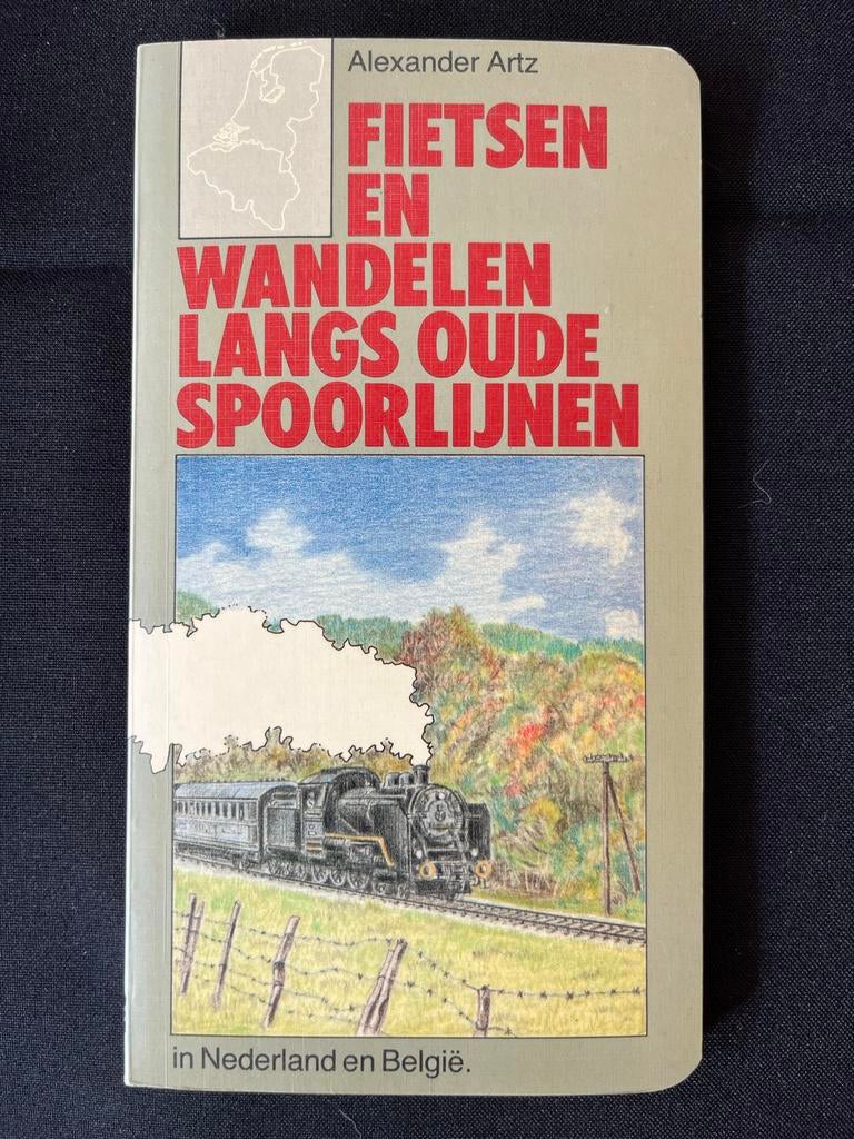 Fietsen en wandelen langs oude spoorlijnen, Boeken, Fiets- of Wandelgids, Nieuw, Benelux, Ophalen