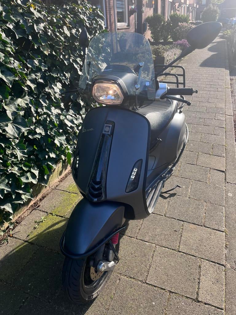 Vespa sprint met schade 2018, Fietsen en Brommers, Scooters | Vespa, Ophalen, Benzine