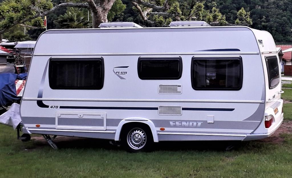Goed onderhouden Caravan Fendt Platin TFB 470 incl  inboedel, Caravans en Kamperen, Omvormbare zithoek, Rondzit, Particulier, Kachel
