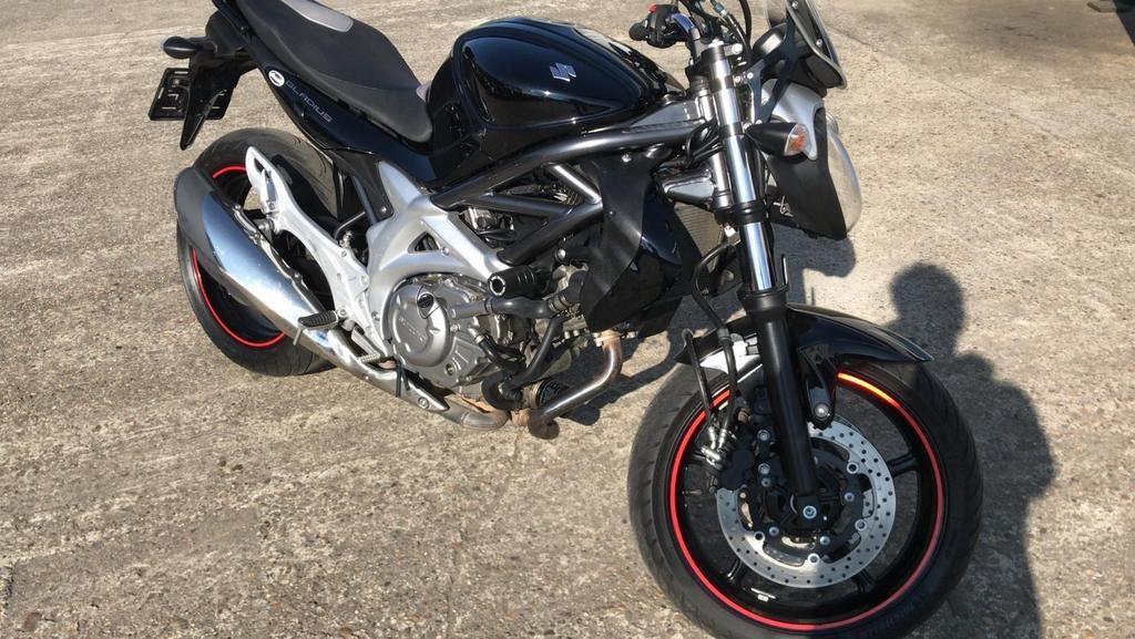 Suzuki Gladius 650 - Naked Bike met topkoffer, 2 cilinders, Gebruikt, Particulier, Meer dan 35 kW