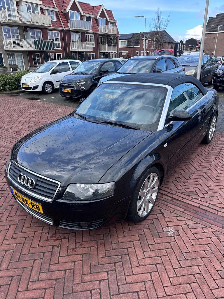 Audi A4 2.4 V6 125KW Cabrio AUT 2005 Zwart 148800 km, Auto's, Cabriolet, 4 stoelen, A4, Zwart