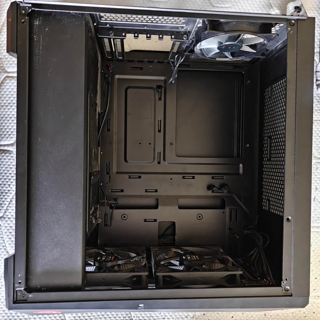 Cooler master computer kast met Be Quiet ventilatoren, Computers en Software, Computerbehuizingen, Ophalen, Zo goed als nieuw