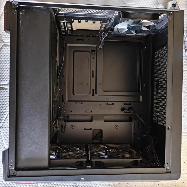 Cooler master computer kast met Be Quiet ventilatoren, Computers en Software, Computerbehuizingen, Zo goed als nieuw, Ophalen