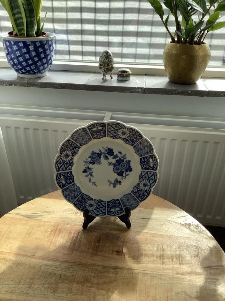 Blauw Imari bordje met standaard, Antiek en Kunst, Antiek | Porselein, Ophalen of Verzenden